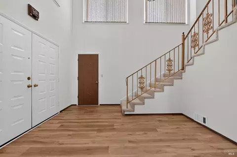 Entry Way - 843 Coventry Ln, Fairfield, CA 94533 photo 6 of 8