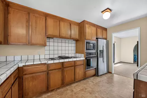 Kitchen - 843 Coventry Ln, Fairfield, CA 94533 photo 5 of 8