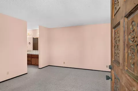 Living - 843 Coventry Ln, Fairfield, CA 94533 photo 3 of 9