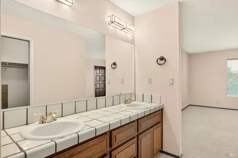 Bath - 843 Coventry Ln, Fairfield, CA 94533 photo 1 of 5