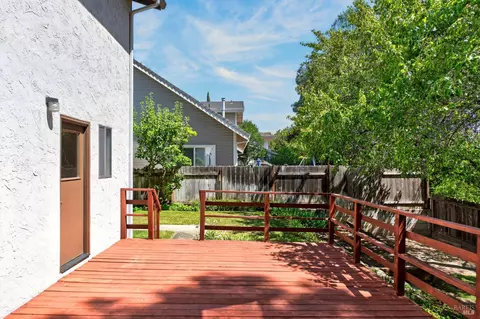 Exterior - 843 Coventry Ln, Fairfield, CA 94533 photo 8 of 21