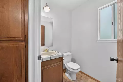 Bath - 843 Coventry Ln, Fairfield, CA 94533 photo 5 of 5