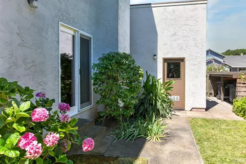 Exterior - 843 Coventry Ln, Fairfield, CA 94533 photo 13 of 21