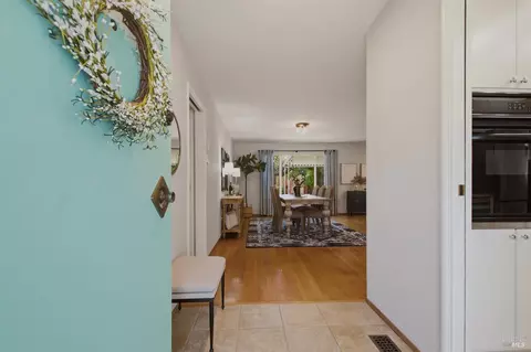 Entry Way - 1931 Sereno Dr, Vallejo, CA 94589 photo 1 of 3