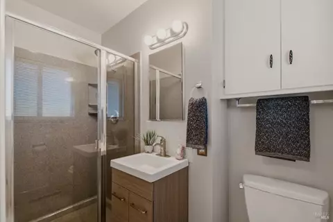 Bath - 1931 Sereno Dr, Vallejo, CA 94589 photo 2 of 2