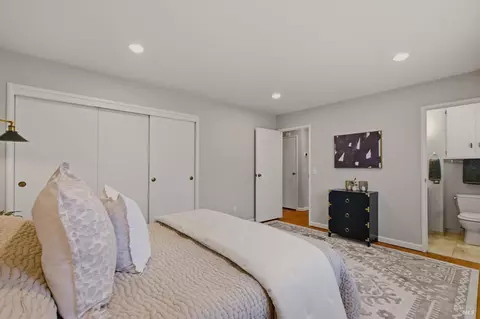Bedroom - 1931 Sereno Dr, Vallejo, CA 94589 photo 4 of 9