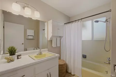 Bath - 1931 Sereno Dr, Vallejo, CA 94589 photo 1 of 2