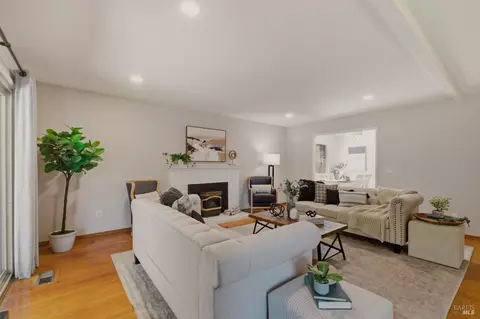Living - 1931 Sereno Dr, Vallejo, CA 94589 photo 2 of 4