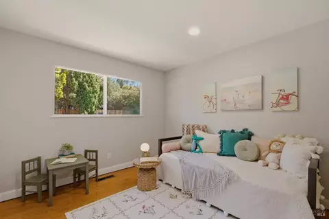 Bedroom - 1931 Sereno Dr, Vallejo, CA 94589 photo 6 of 9