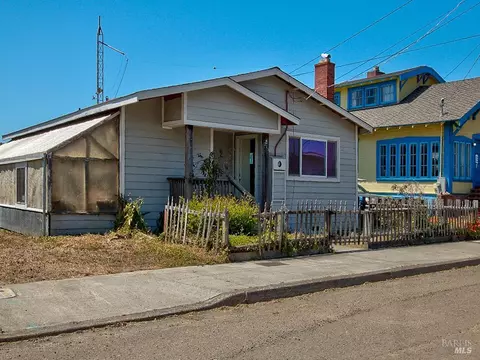 715 West St, Fort Bragg, CA 95437