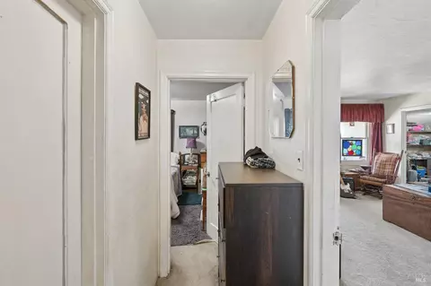 Entry Way - 237 Del Mar Ave, Vallejo, CA 94589 photo 1 of 3