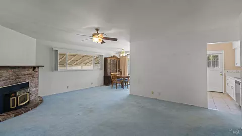 Living - 424 Acacia St, Fairfield, CA 94533 photo 1 of 3