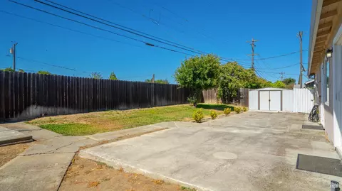 Exterior - 424 Acacia St, Fairfield, CA 94533 photo 2 of 8