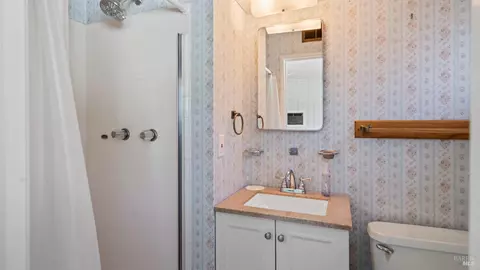 Bath - 424 Acacia St, Fairfield, CA 94533 photo 2 of 2