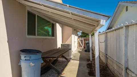 Exterior - 424 Acacia St, Fairfield, CA 94533 photo 8 of 8