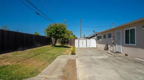 Exterior - 424 Acacia St, Fairfield, CA 94533 photo 4 of 8