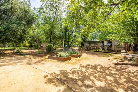 Exterior - 12805 Melonbank Dr, Redding, CA 96003 photo 18 of 32