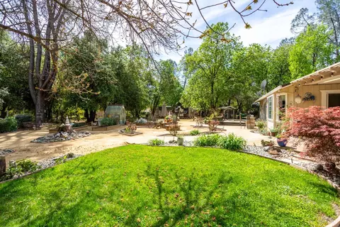 Exterior - 12805 Melonbank Dr, Redding, CA 96003 photo 31 of 32