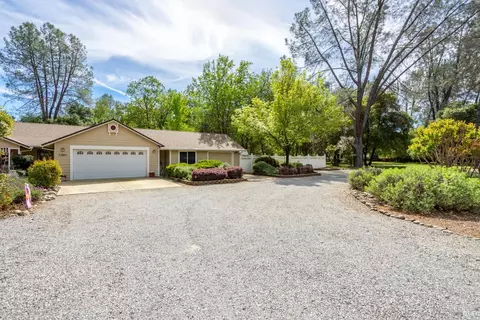 Exterior - 12805 Melonbank Dr, Redding, CA 96003 photo 8 of 32