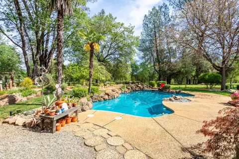 Exterior - 12805 Melonbank Dr, Redding, CA 96003 photo 26 of 32