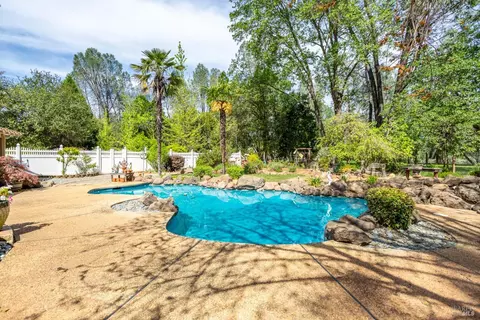 Exterior - 12805 Melonbank Dr, Redding, CA 96003 photo 24 of 32