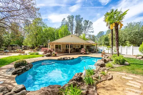 Exterior - 12805 Melonbank Dr, Redding, CA 96003 photo 30 of 32