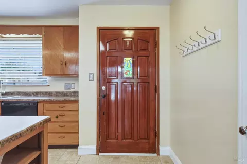 Entry Way - 3570 Leland Ln, Ukiah, CA 95482 photo 1 of 4