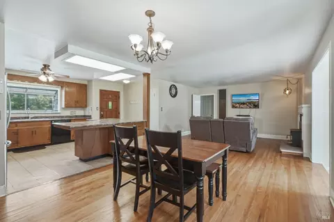 Dining - 3570 Leland Ln, Ukiah, CA 95482 photo 2 of 3