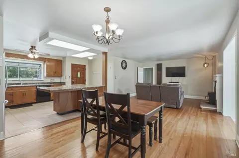 Dining - 3570 Leland Ln, Ukiah, CA 95482 photo 3 of 3