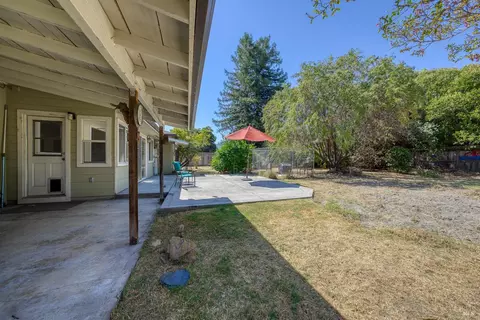 Exterior - 3570 Leland Ln, Ukiah, CA 95482 photo 3 of 10