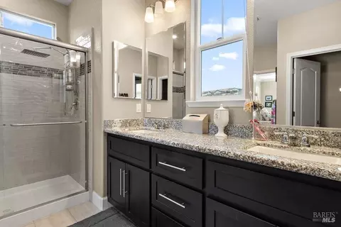 Bath - 8879 Blue River Dr, Vallejo, CA 94591 photo 3 of 6