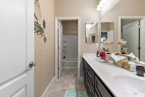 Bath - 8879 Blue River Dr, Vallejo, CA 94591 photo 5 of 6