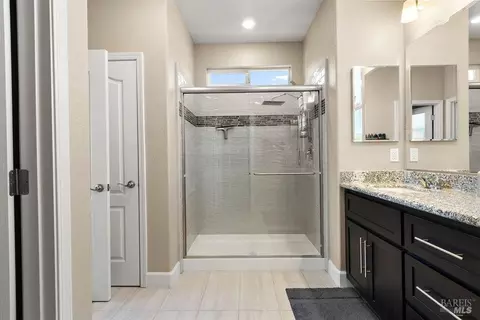 Bath - 8879 Blue River Dr, Vallejo, CA 94591 photo 2 of 6