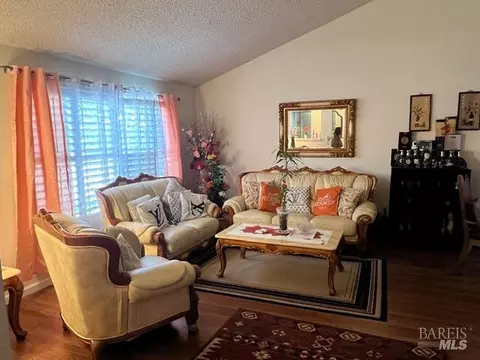 125 Iris Ct, Vallejo, CA 94591 photo 2
