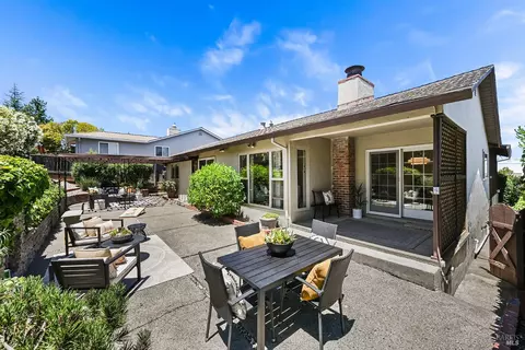 29 Ridgewood Dr, San Rafael, CA 94901