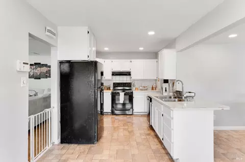 Kitchen - 1034 Caldwell Ave, Vallejo, CA 94591 photo 2 of 5