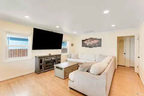Living - 1034 Caldwell Ave, Vallejo, CA 94591 photo 1 of 3