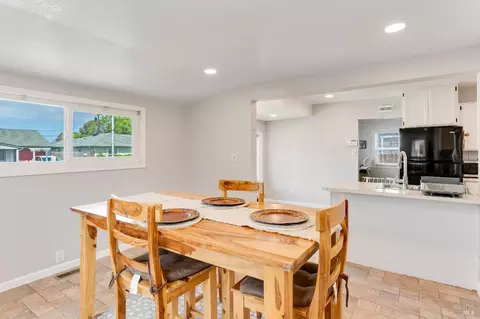 Dining - 1034 Caldwell Ave, Vallejo, CA 94591 photo 3 of 3