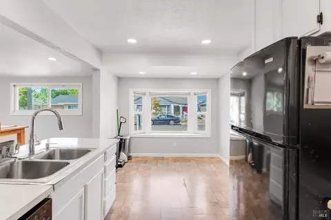 Kitchen - 1034 Caldwell Ave, Vallejo, CA 94591 photo 4 of 5