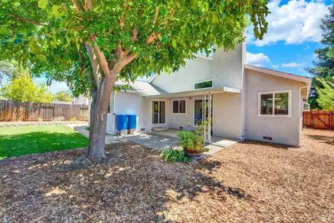 Exterior - 1034 Hickory Ave, Fairfield, CA 94533 photo 8 of 18