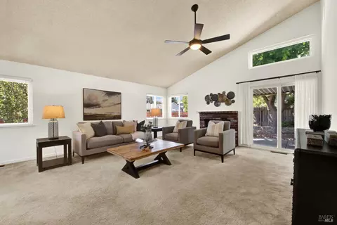 Living - 1034 Hickory Ave, Fairfield, CA 94533 photo 1 of 2