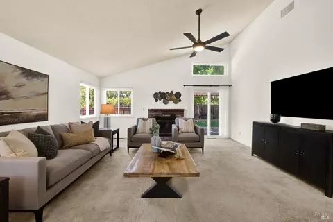 Living - 1034 Hickory Ave, Fairfield, CA 94533 photo 2 of 2