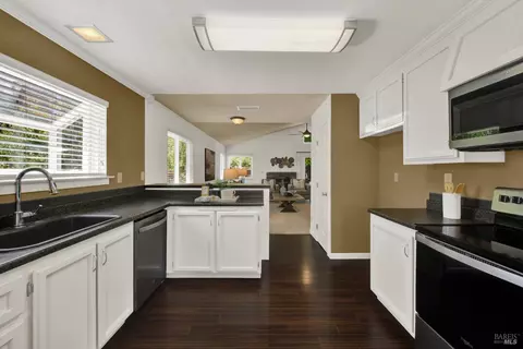 Kitchen - 1034 Hickory Ave, Fairfield, CA 94533 photo 4 of 4