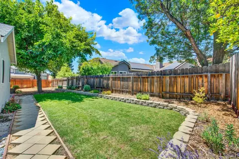 Exterior - 1034 Hickory Ave, Fairfield, CA 94533 photo 13 of 18