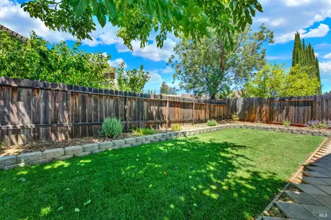 Exterior - 1034 Hickory Ave, Fairfield, CA 94533 photo 7 of 18