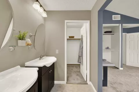 Bath - 1034 Hickory Ave, Fairfield, CA 94533 photo 2 of 3