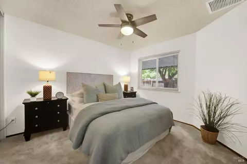 Bedroom - 1034 Hickory Ave, Fairfield, CA 94533 photo 5 of 8