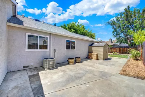 Exterior - 1034 Hickory Ave, Fairfield, CA 94533 photo 15 of 18