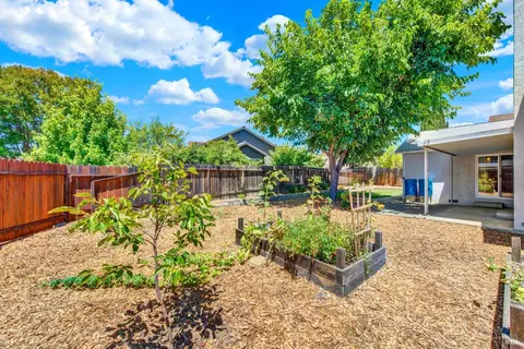 Exterior - 1034 Hickory Ave, Fairfield, CA 94533 photo 10 of 18