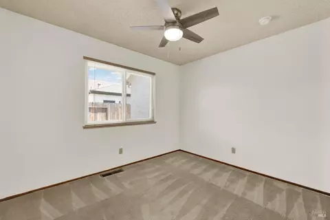 Bedroom - 1034 Hickory Ave, Fairfield, CA 94533 photo 7 of 8